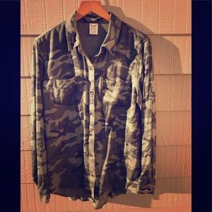 Size M camo button up